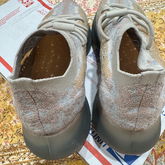 Stylish Sneakers in Cream and Tan - Picture 11 of 12